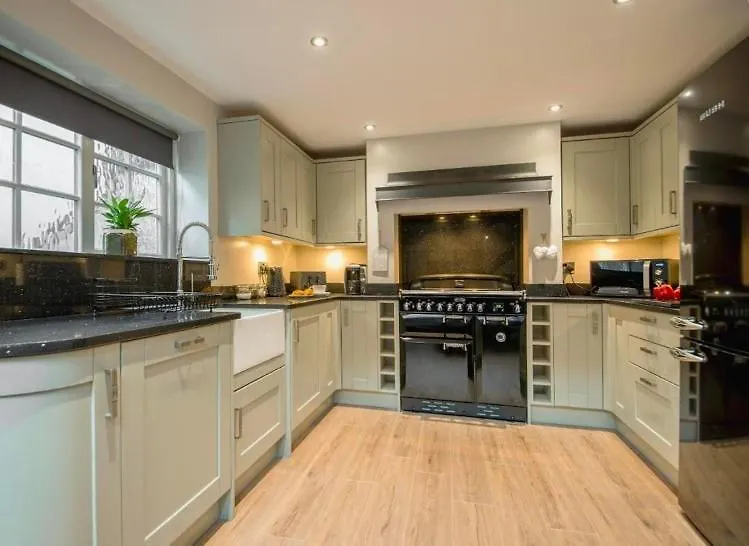 89A Church Street - Luxury Two Bed Apartment With Roof Terrace Whitby